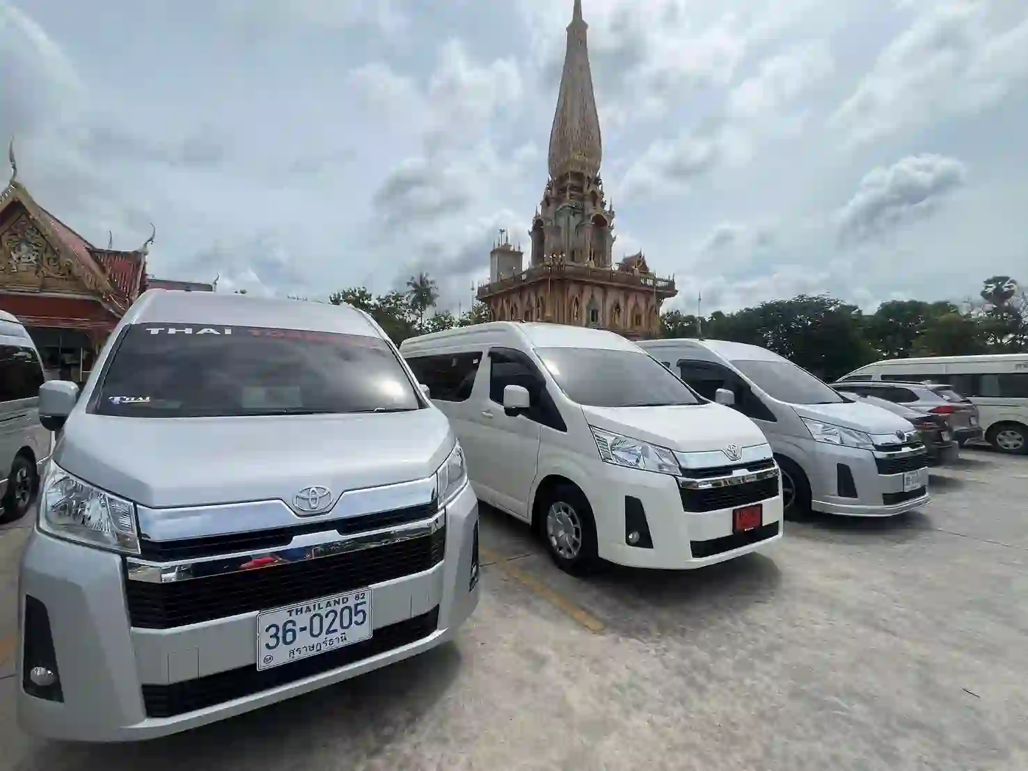 รถตู้เช่าภูเก็ต พร้อมคนขับ VIP Alphard สำหรับนำเที่ยว